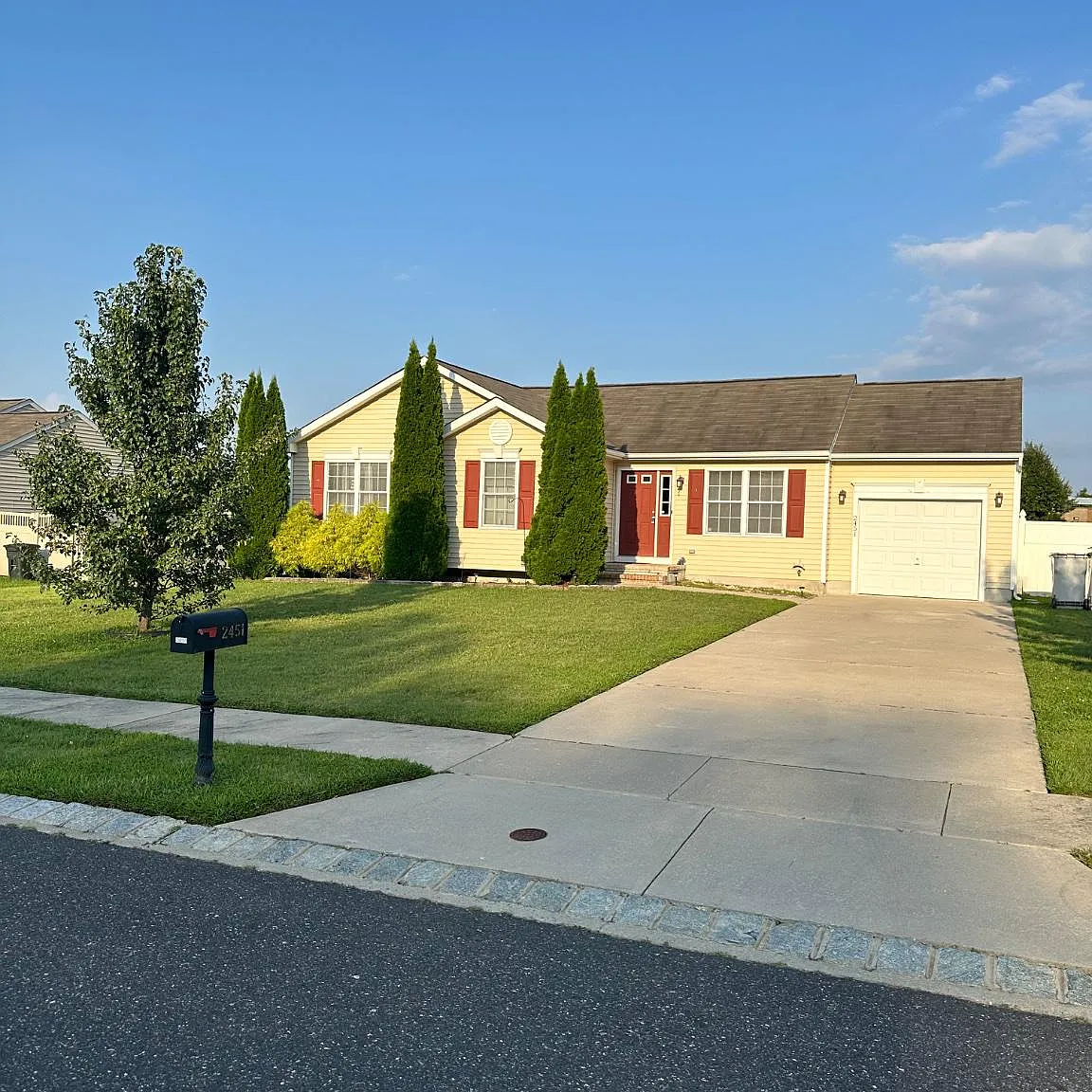 3 bed, 2.0 bath, 1117 sqft, $2,550 — Photo 2