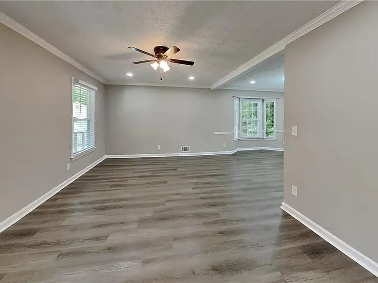 798 Brownlee Ln — Photo 3