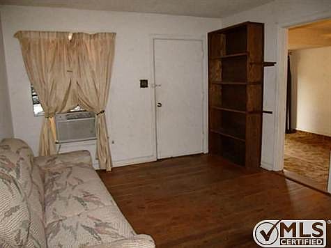 4th image of 732 Coates Dr