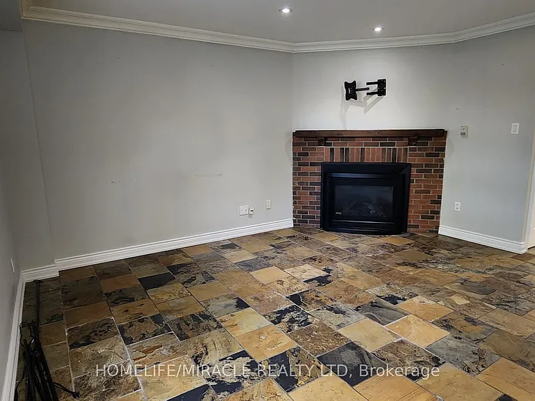 264 Wright Cres — Photo 5