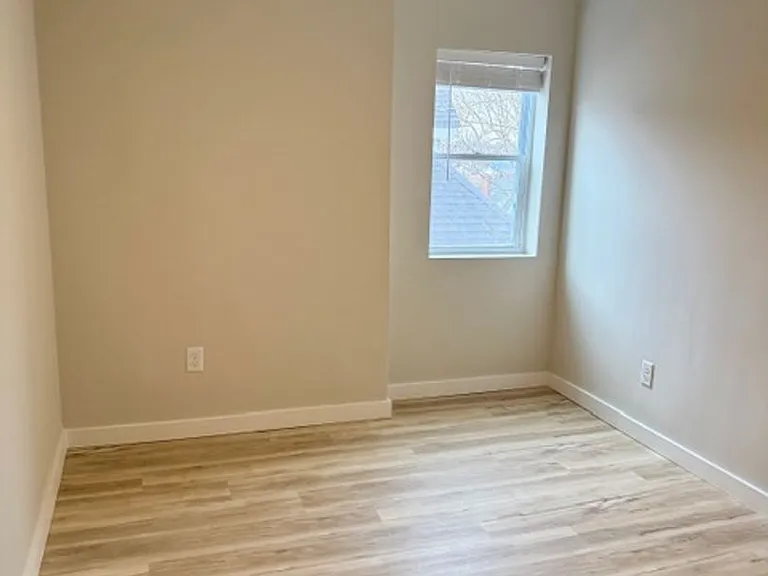 939 Chateau Ave — Photo 7