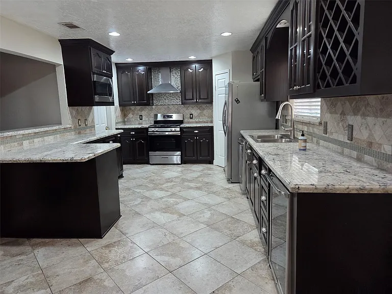 15415 Beechnut St — Photo 5