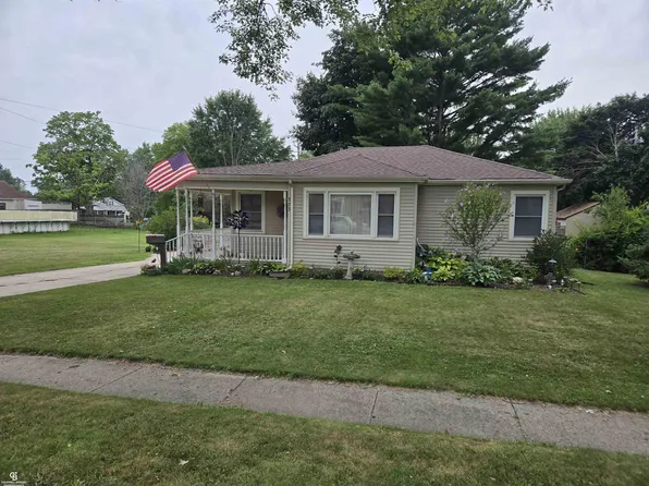 323 Mary St, Yale, MI 48097