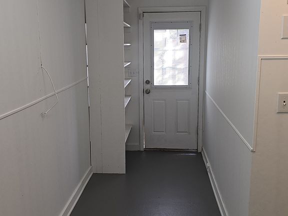 Separate rear entrance!