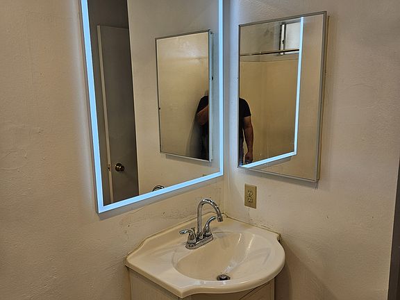 2nd image of 1042 W Pine St #B