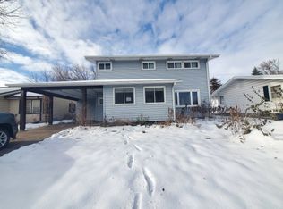 2908 N 4th St, Clinton, IA 52732