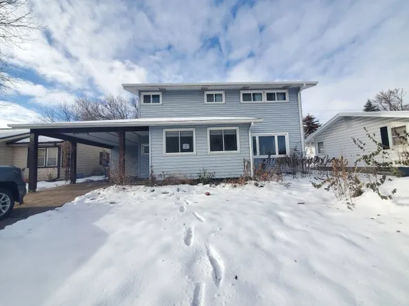 2908 N 4th St, Clinton, IA 52732