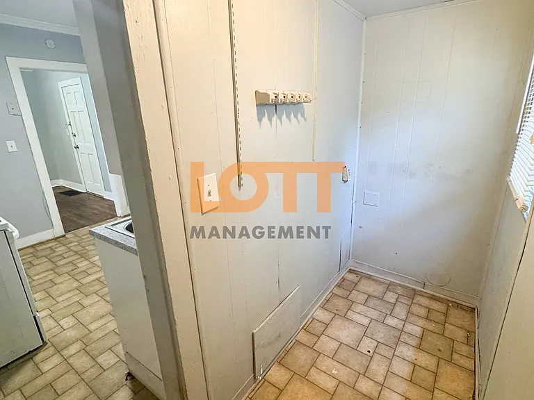 618 Perry Rd — Photo 13
