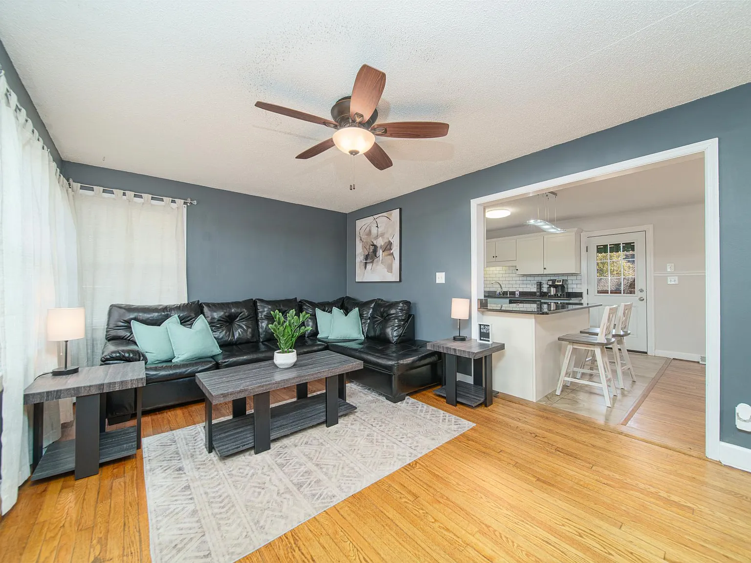4 bed, 1350 sqft, $2,400 — Photo 3