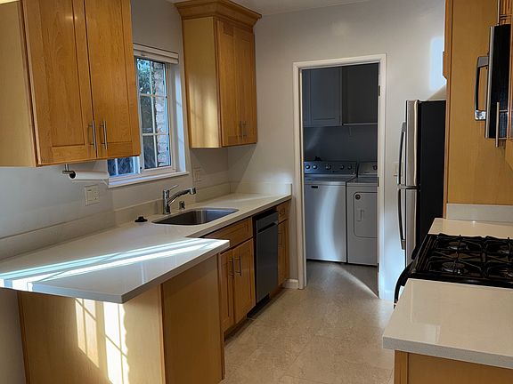 5th image of 453 S Murphy Ave APT 3