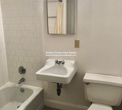 3rd image of 272 Newbury St Ste 1
