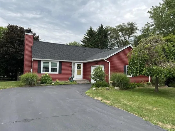 24 Firethorn Ct, Penfield, NY 14526