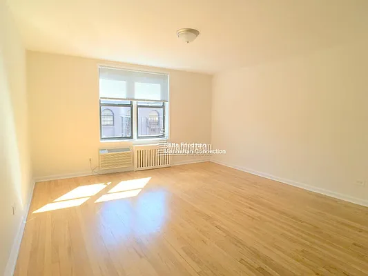 Rented by Manhattan Connection | media 10