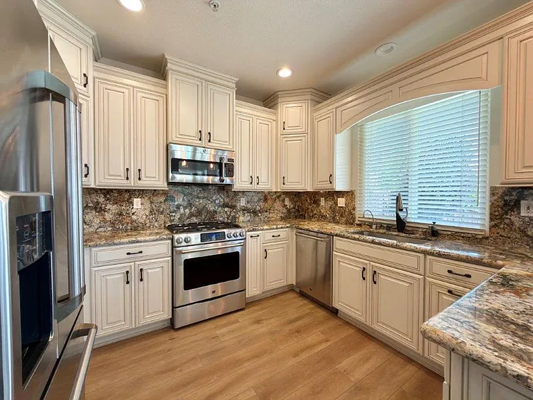 94 S Newport Dr — Photo 11