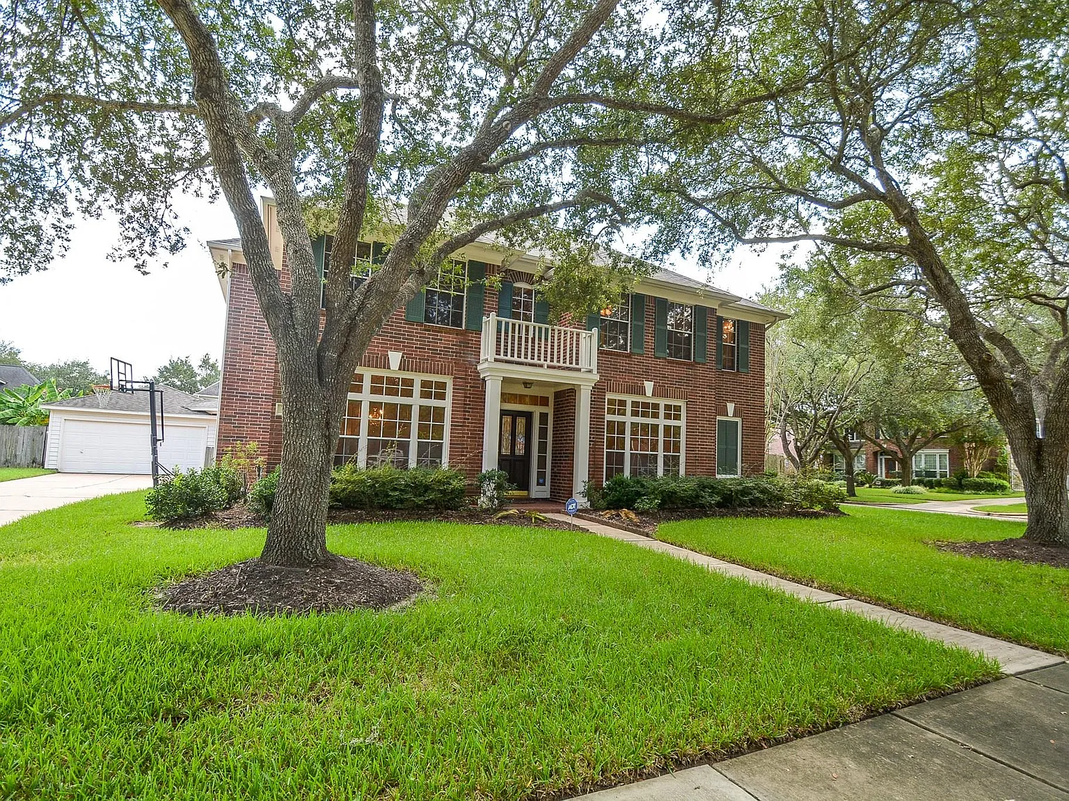 4 bed, 3.5 bath, 3062 sqft, $2,900 — Photo 2