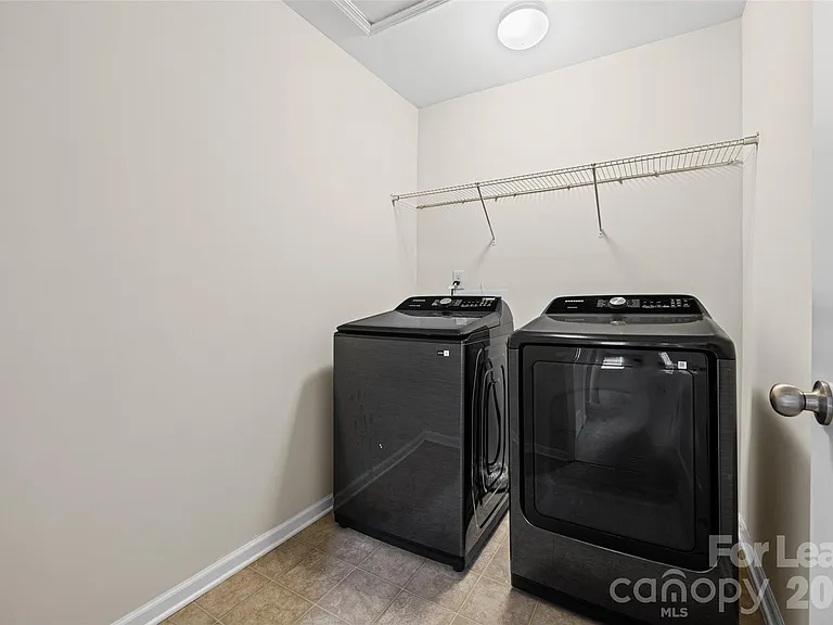 6056 Shamrock Green Dr — Photo 20