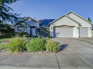 3042 Western Oak Dr, Redding, CA