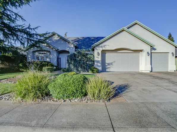 3042 Western Oak Dr, Redding, CA 96002