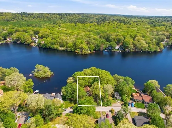 66 W Shore Dr, Exeter, RI 02822