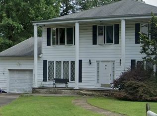 10 Brandywine Ct, Edison, NJ 08820