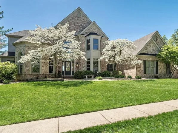 371 Pine Bend Dr, Chesterfield, MO 63005