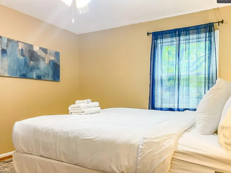1004 Mahan Dr — Photo 3