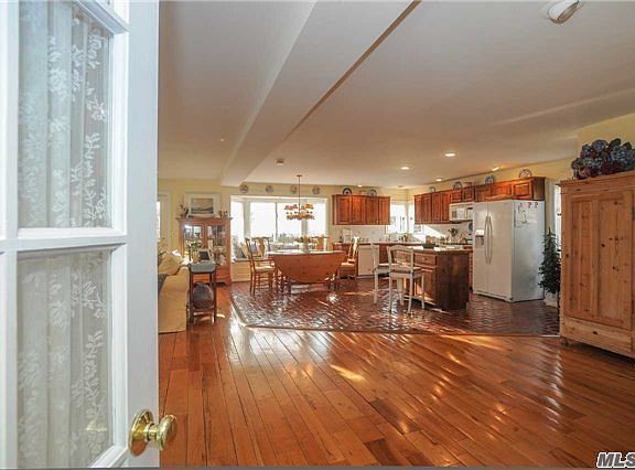 3rd image of 40 Concord St