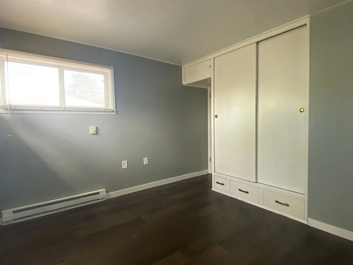 1149 Newark St - 1149 Newark St — Photo 3