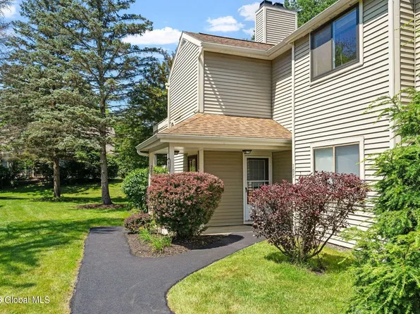 205 Victory Way, Halfmoon, NY 12065