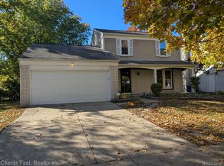 584 Worthington Rd, Canton, MI 48188