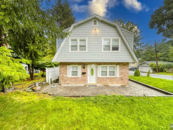 112 Hardenburgh Ave, Demarest, NJ 07627