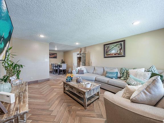 2nd image of 390 Devere Way