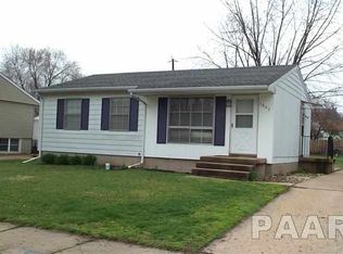 1802 Memorial Dr, Pekin, IL 61554