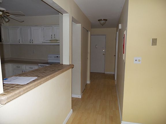 4th image of 806 Eves Dr #2D-9004