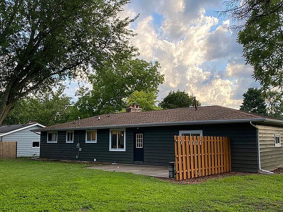 Spacious backyard w/ patio