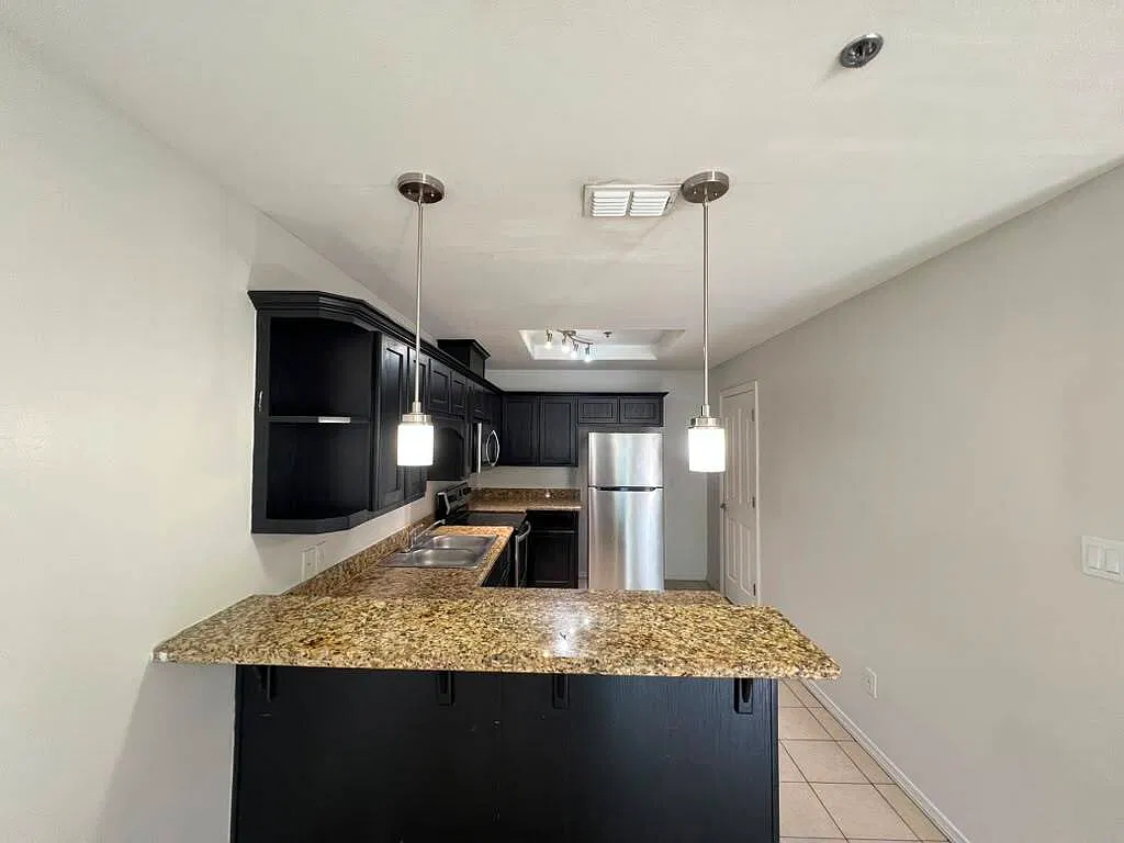 800 Daffodil Avenue — Photo 1