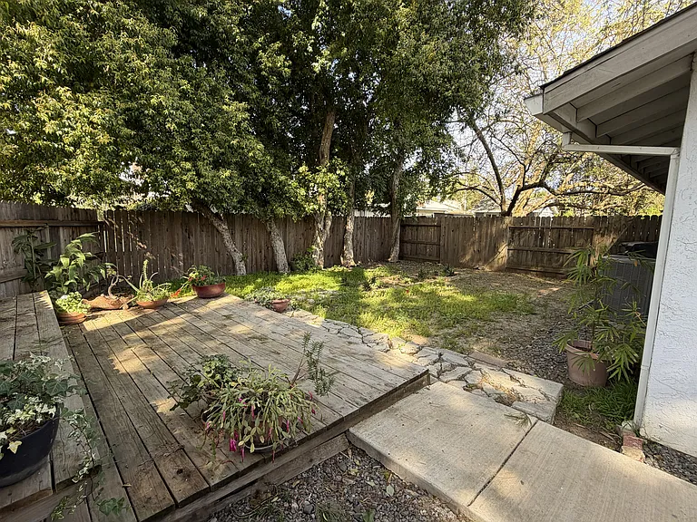 909 Bienville St — Photo 27