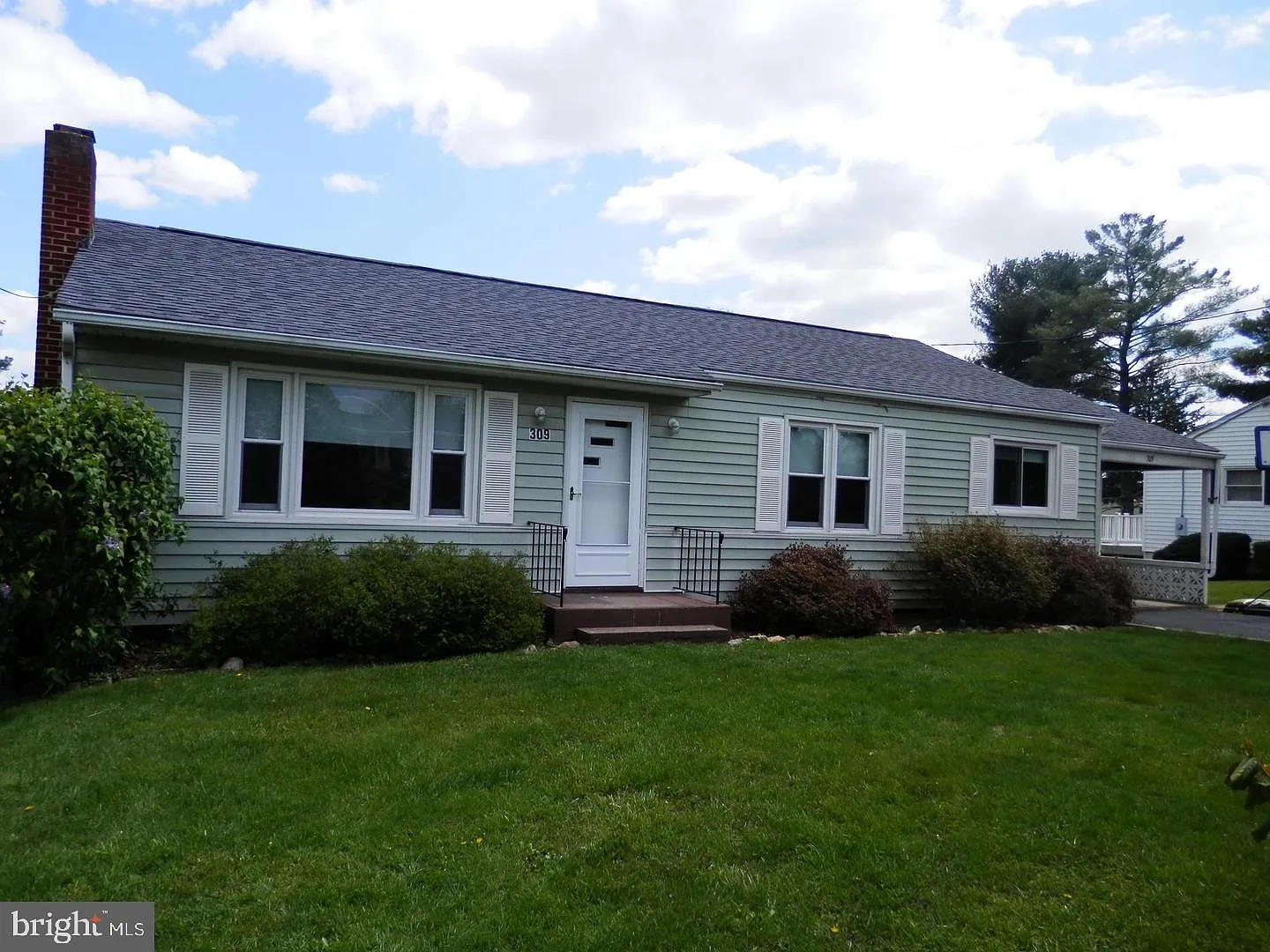 2 bed, 1.5 bath, 1232 sqft, $1,750 — Photo 1