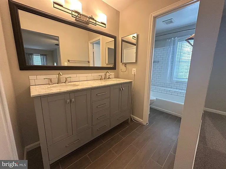 11928 Sentinel Point Ct — Photo 15
