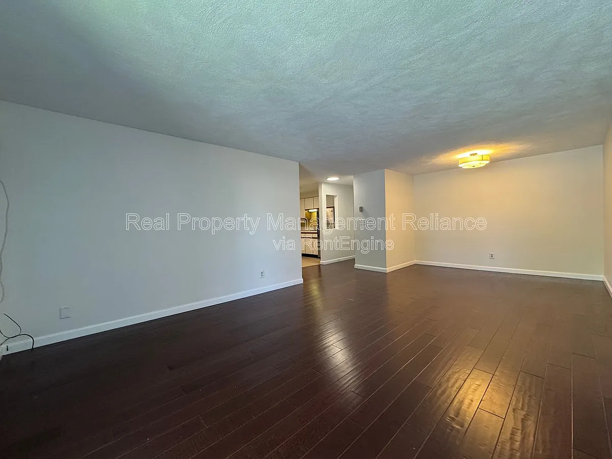 Building Photo - 11 Riverside Ave #106
