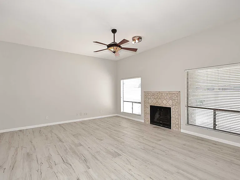 1627 E Redfield Rd — Photo 11