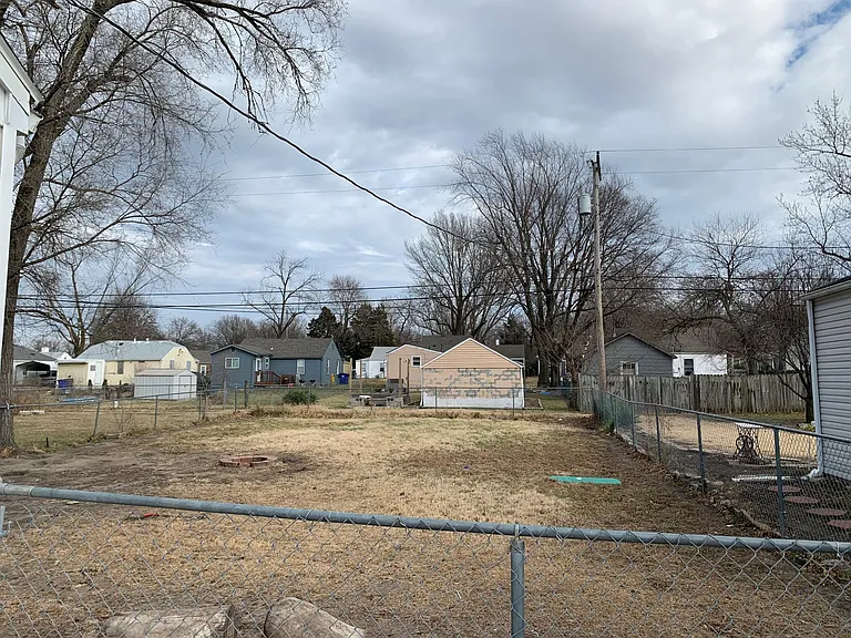 720 S Kansas Ave — Photo 3