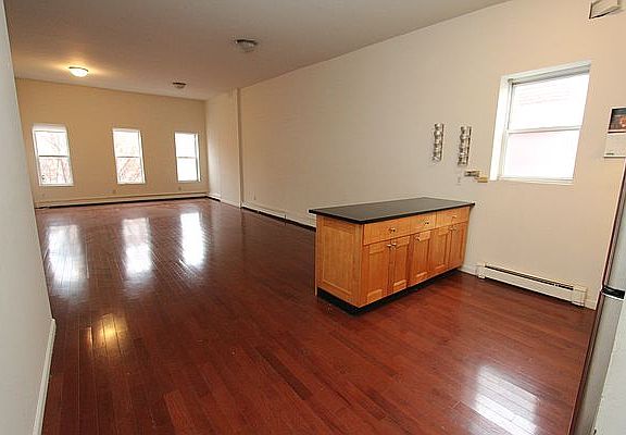 4th image of 204 15th St #2