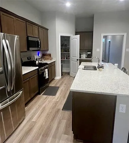 3 bed, 2.0 bath, 1782 sqft, $2,100 — Photo 3