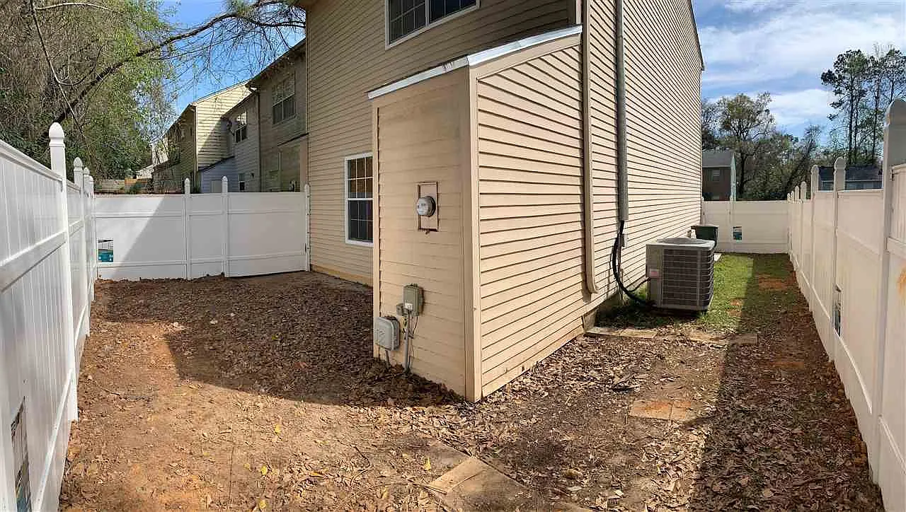 2 bed, 2.5 bath, 1200 sqft, $1,500 — Photo 2