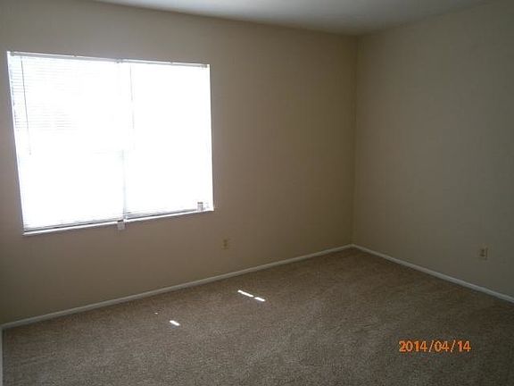 4th image of 443 SE Whitmore Dr