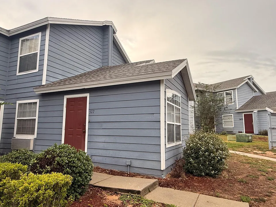527 Caribbean Dr #B