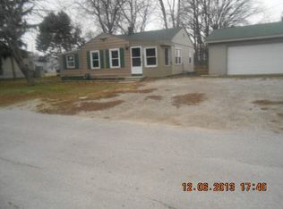10645 Elmhurst St, Luna Pier, MI 48157