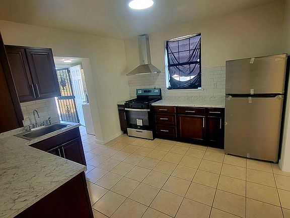 2nd image of 2338 New Orleans St