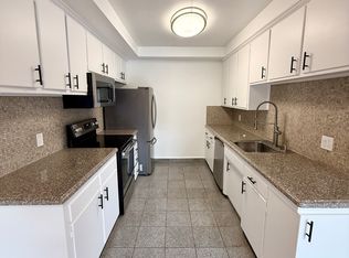 1138 Hacienda Place, West Hollywood, CA 90069